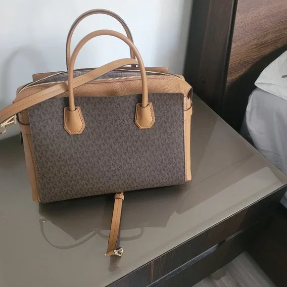 Michael Kors Leather Bag - Picture 3 of 13
